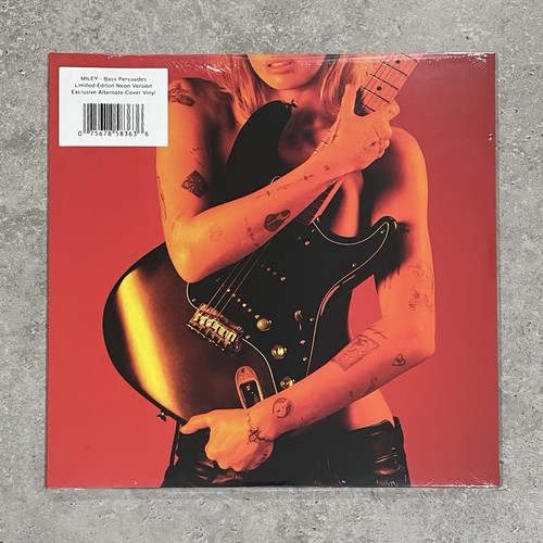 Miley cyrus bass - bass, persuades